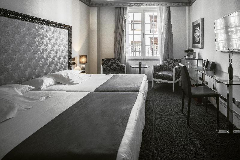 Hotel Lopez De Haro Bilbao Phòng bức ảnh A room at the hotel