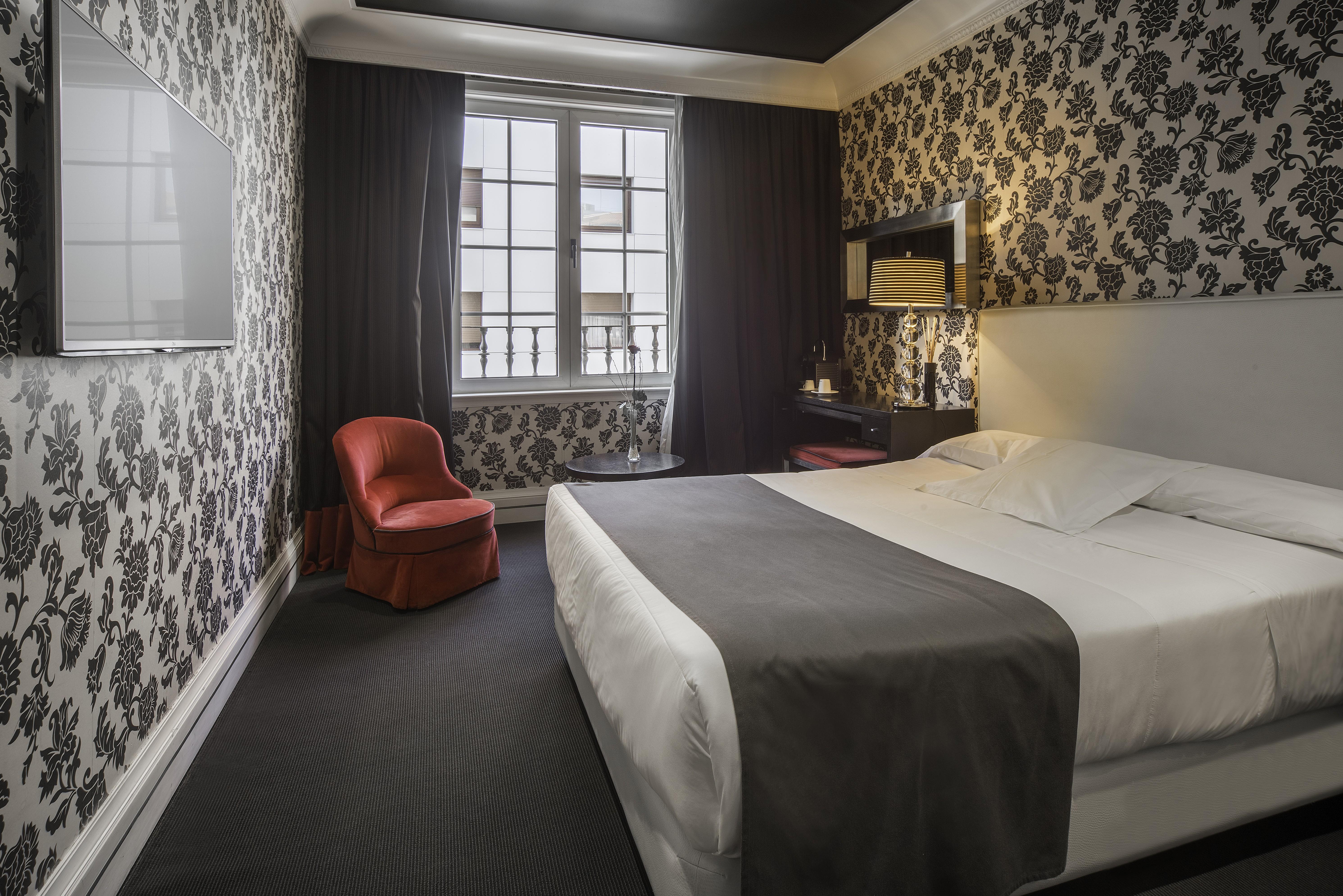Hotel Lopez De Haro Bilbao Ngoại thất bức ảnh A room at the hotel
