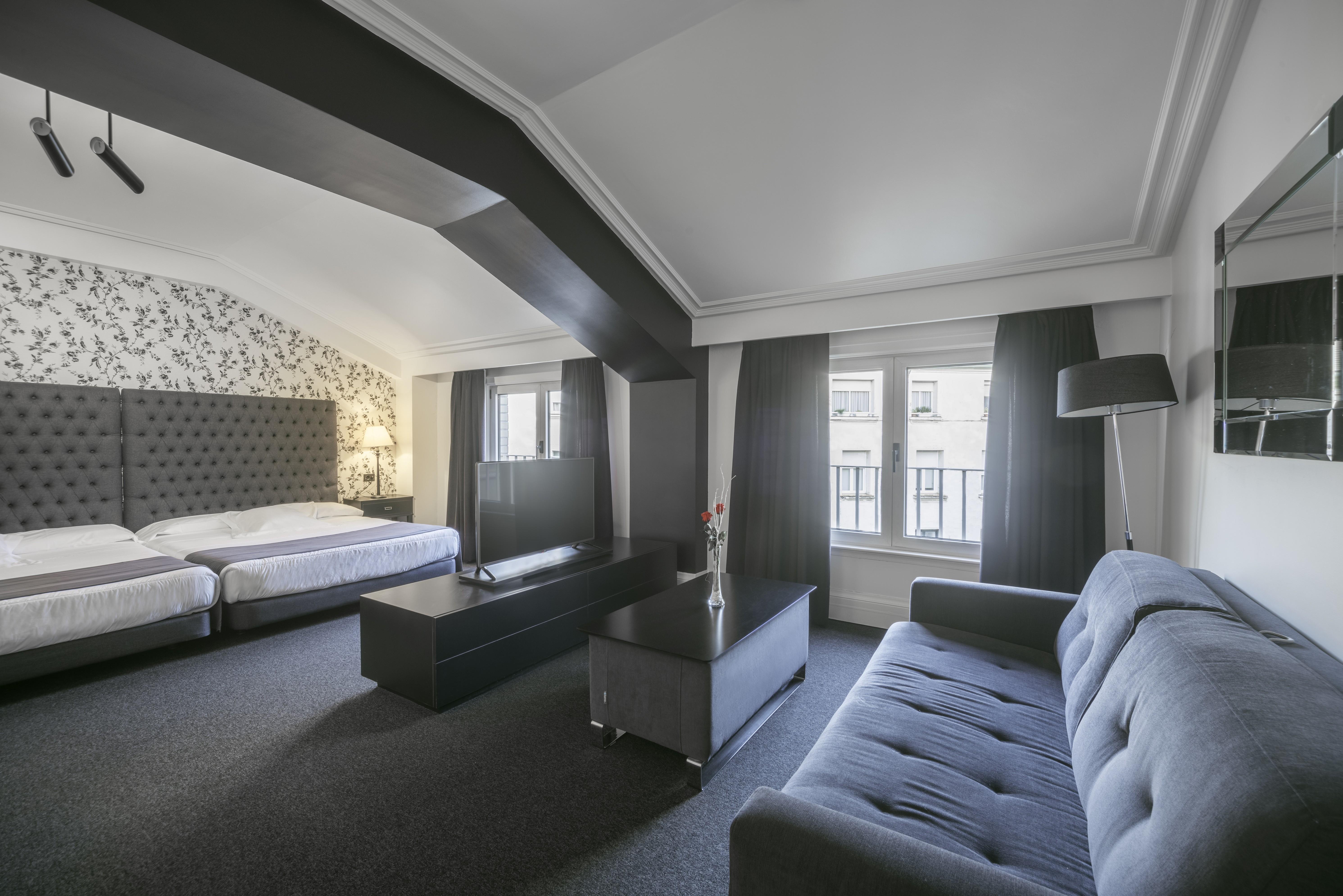 Hotel Lopez De Haro Bilbao Ngoại thất bức ảnh Suite