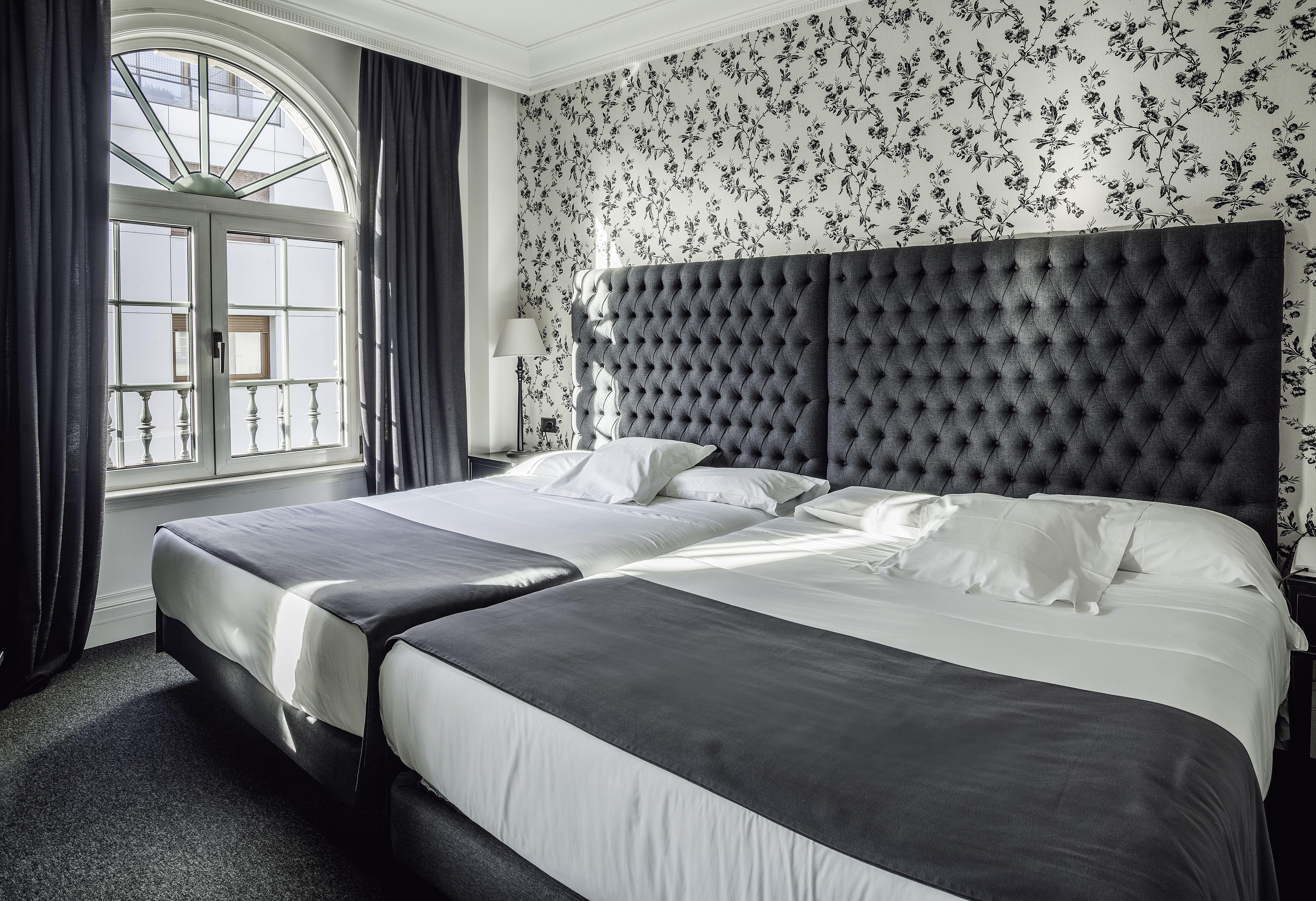 Hotel Lopez De Haro Bilbao Ngoại thất bức ảnh A room at the Hotel Axelmannstein