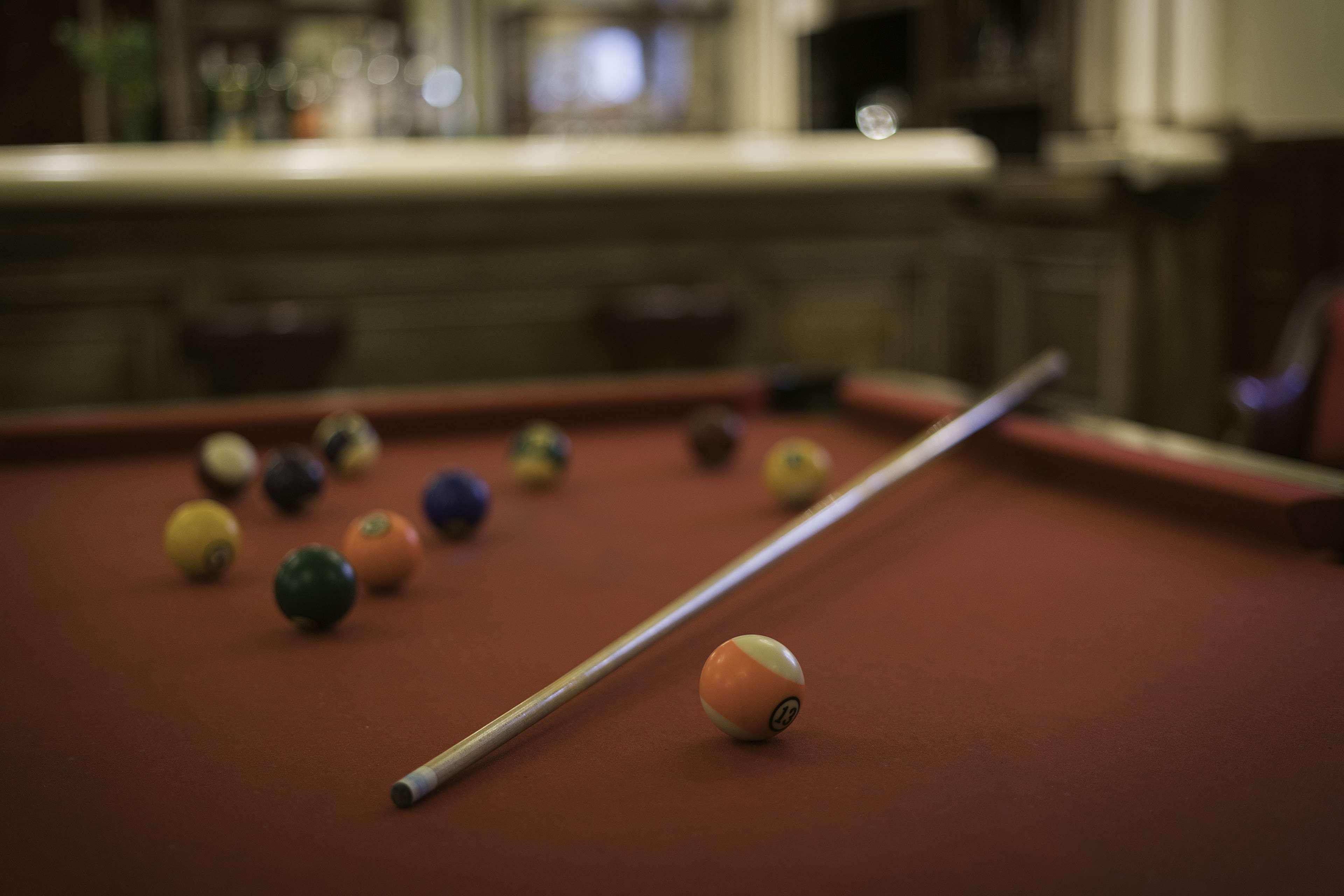 Hotel Lopez De Haro Bilbao Ngoại thất bức ảnh Pool table