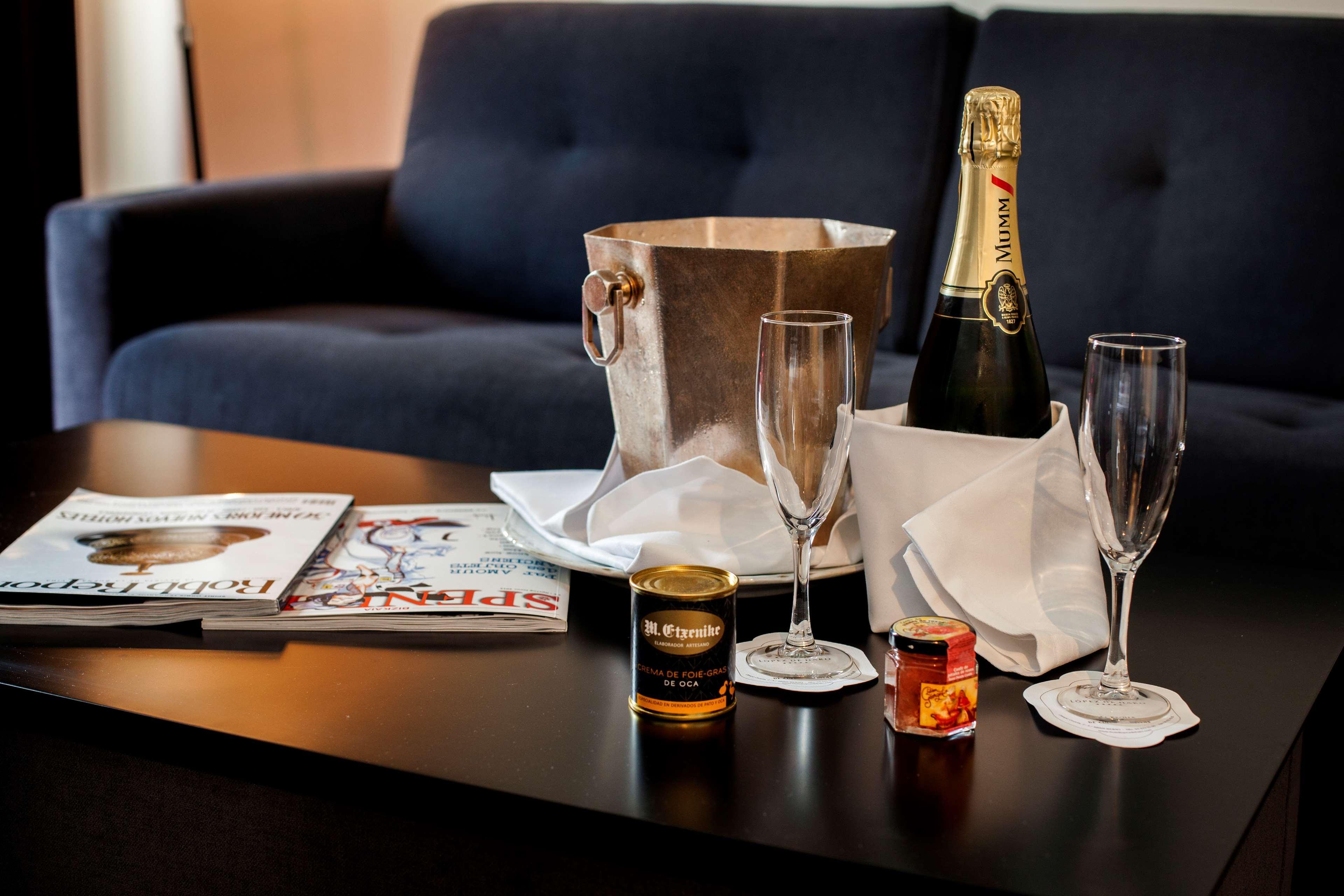 Hotel Lopez De Haro Bilbao Ngoại thất bức ảnh Champagne and honey