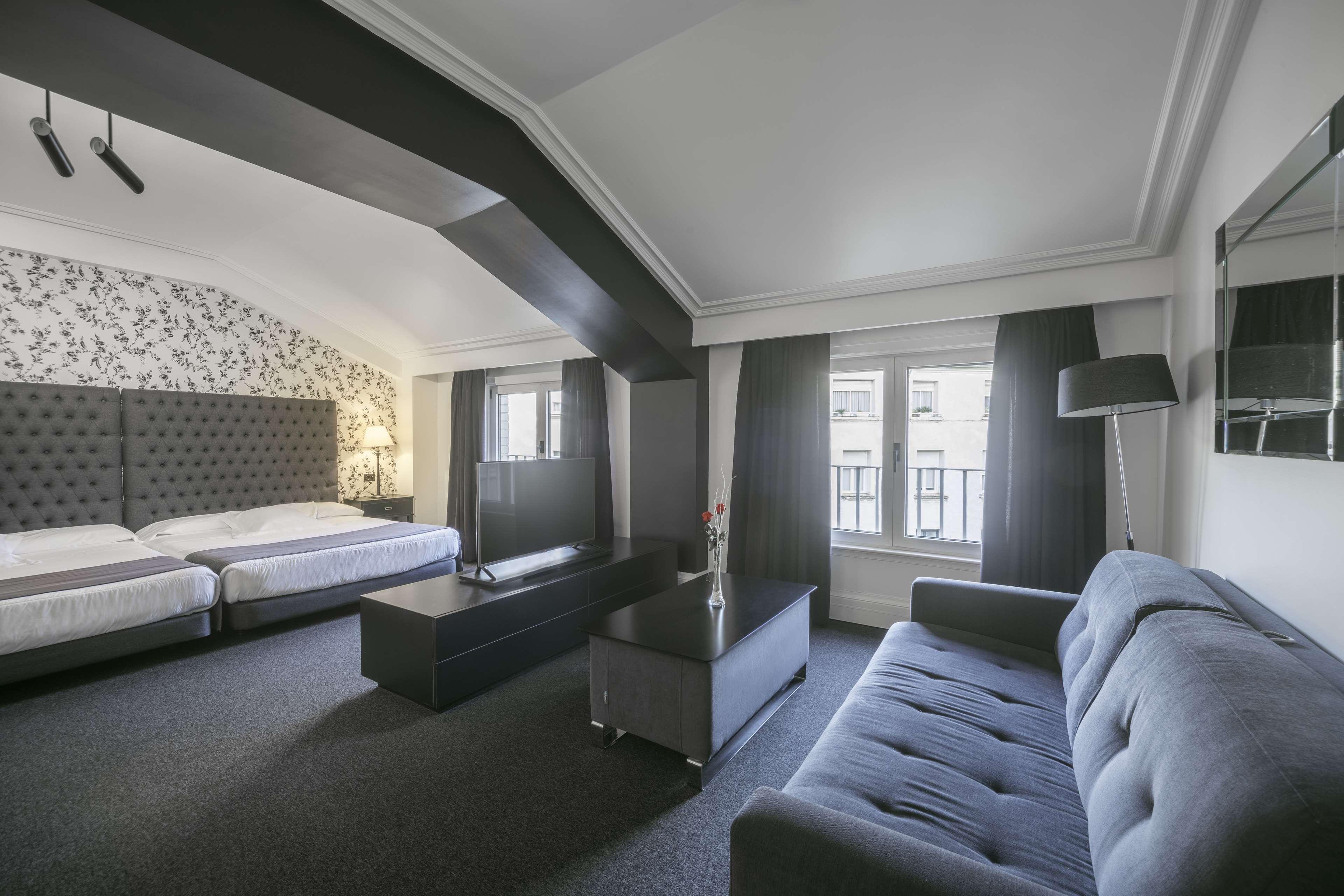 Hotel Lopez De Haro Bilbao Ngoại thất bức ảnh Suite