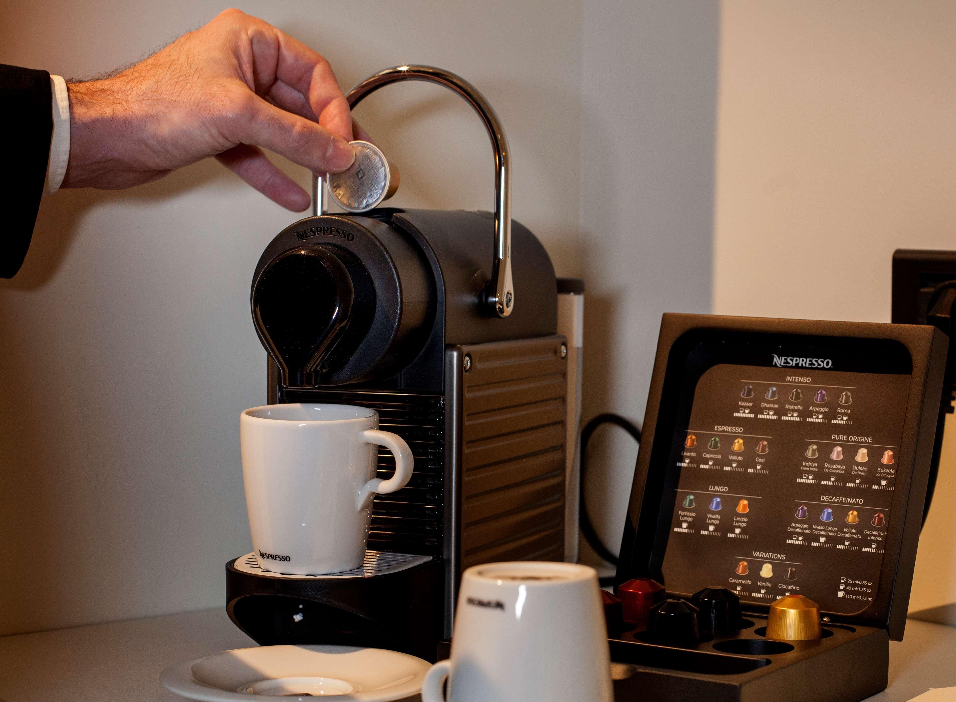 Hotel Lopez De Haro Bilbao Ngoại thất bức ảnh A Nespresso machine