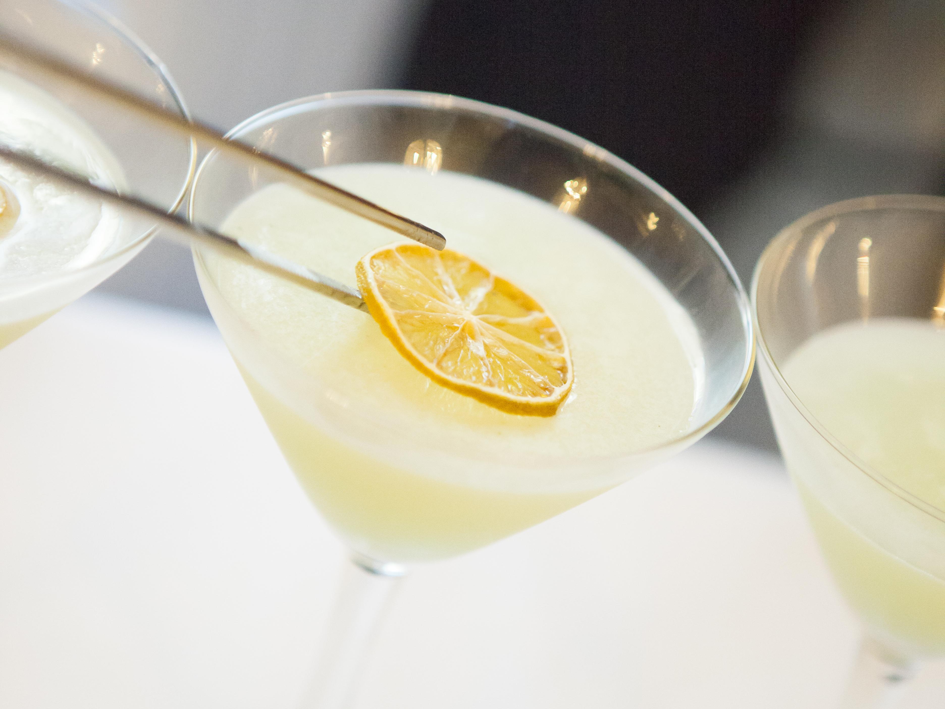 Hotel Lopez De Haro Bilbao Ngoại thất bức ảnh A lemon drop martini