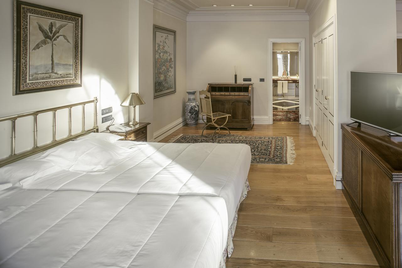 Hotel Lopez De Haro Bilbao Ngoại thất bức ảnh A room at the hotel